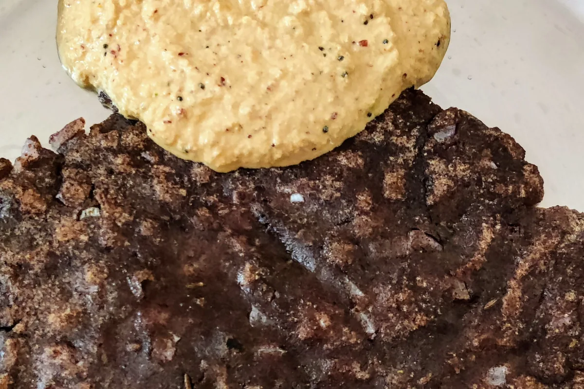 Ragi rotti with chutney representing Karnataka regional cooking